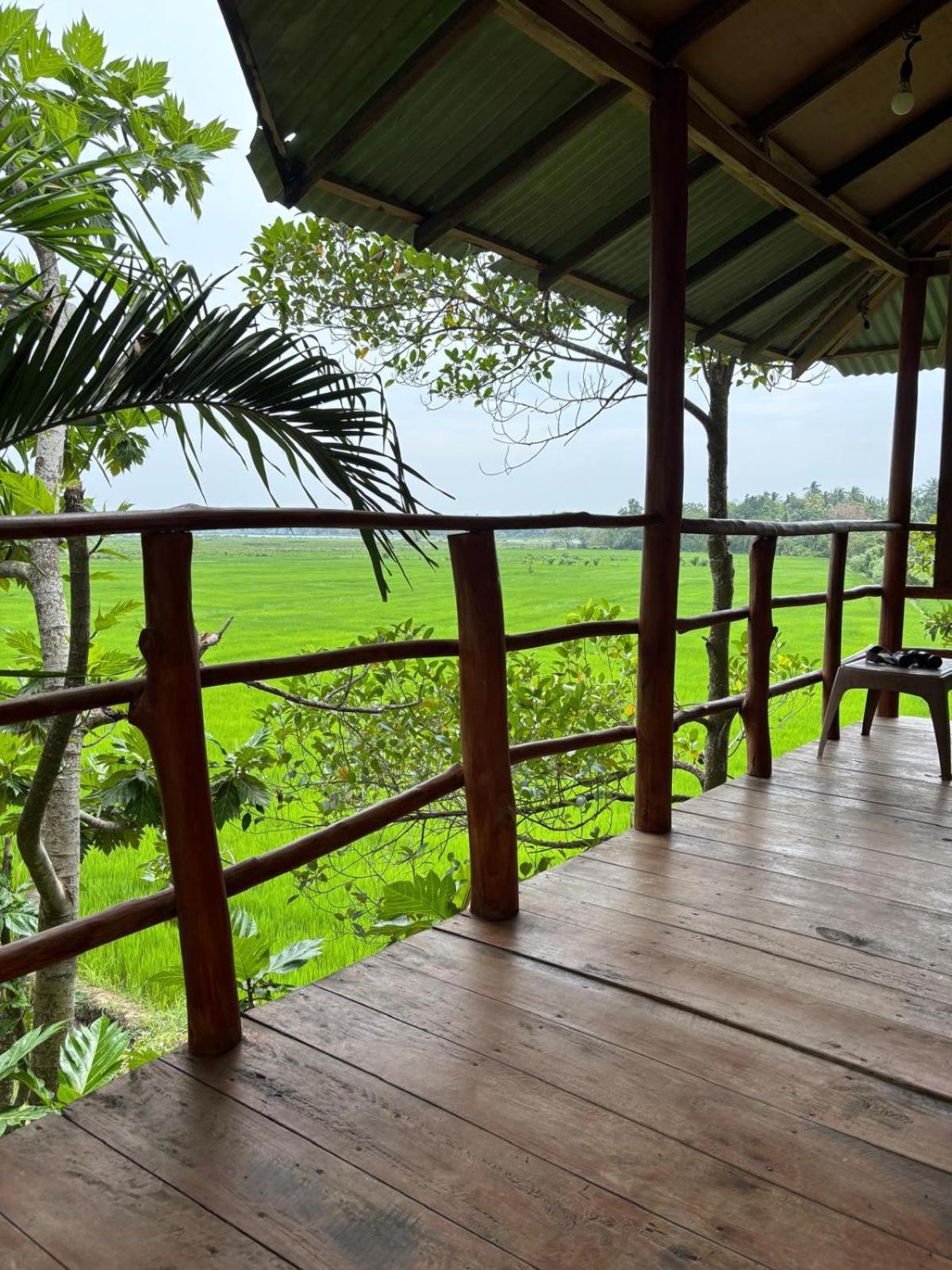 Lake Side View Cabana Tissamaharama Esterno foto